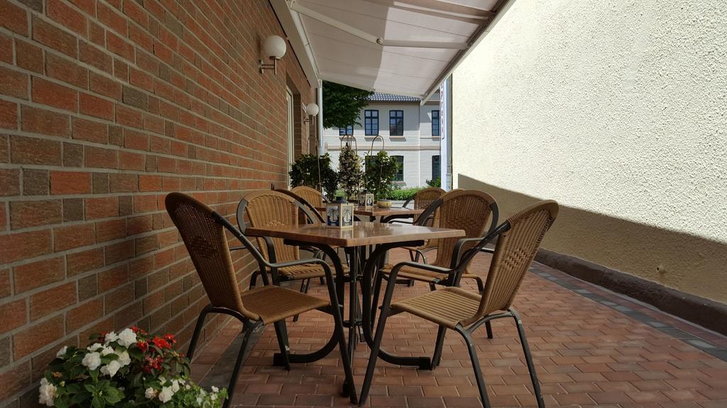 Hotel Drostenhof Garni Esens Exterior foto